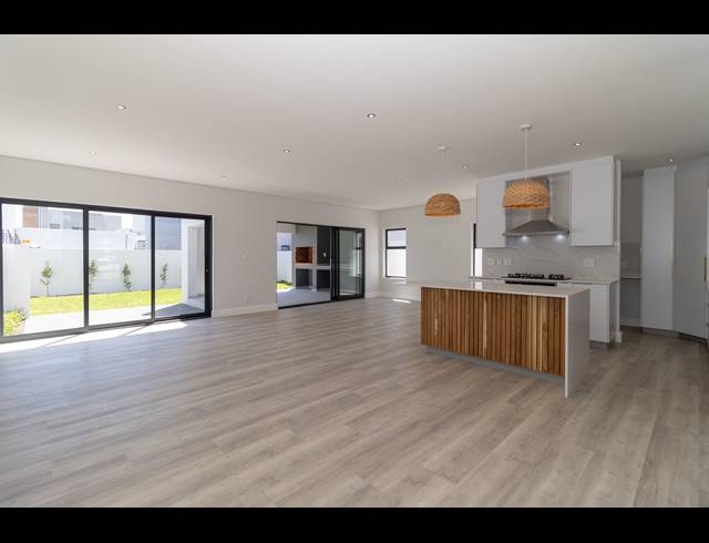 4 BEDROOM HOUSE FOR SALE IN SANDOWN